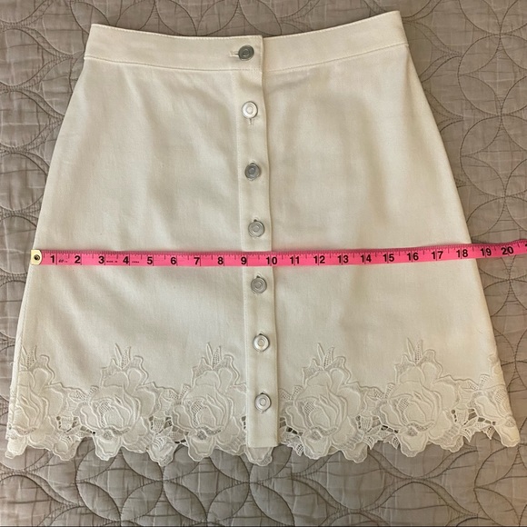 Club Monaco | Vidya Denim Skirt — White | Size 0 - Picture 11 of 13